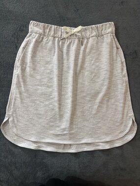 Lululemon On the Fly Skirt Women's Size 10 White Gray Skirt Elastic Waistband